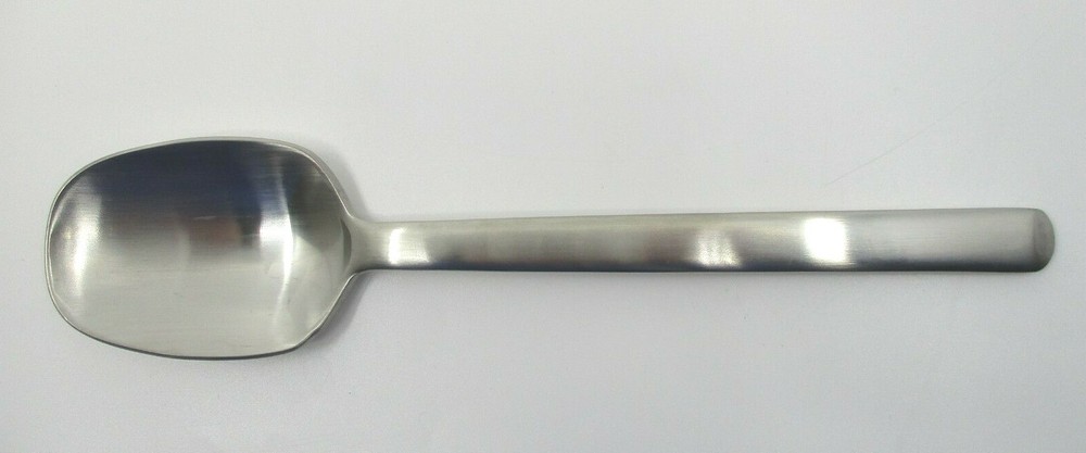 ONEIDA STAINLESS PERPETUA SERVING SPOON - 8 1/2" - 01G