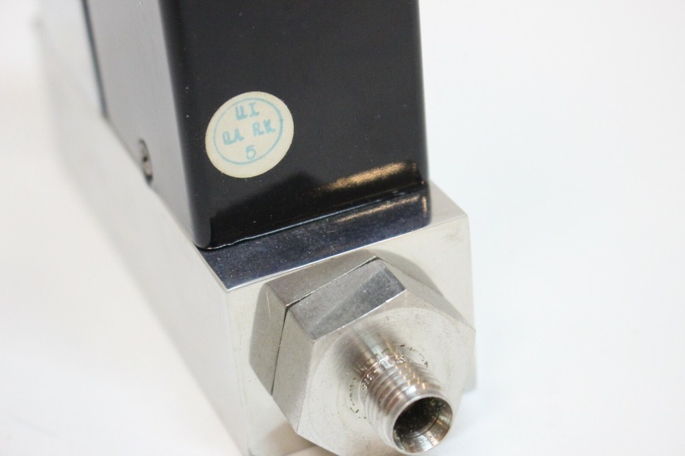 Unit Instruments UFC-2000 Mass Flow Controller, H2, 20 slm