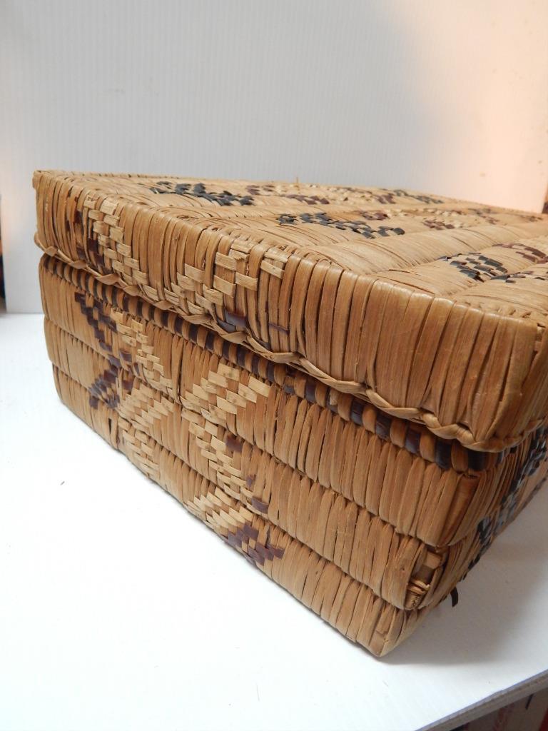 IMPRESSIVE ANTIQUE / VINTAGE LILLOOET CANADIAN SALISH IMBRICATED TRUNK BASKET