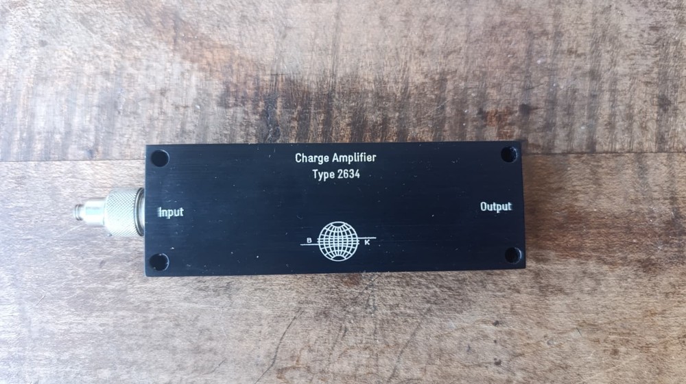 Brüel & Kjær Type 2634 Charge Amplifier with cable