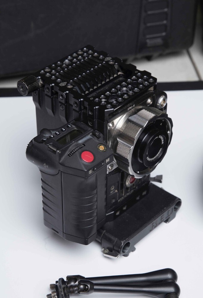 Red Camera Package (w Screen And 2 Lenses)