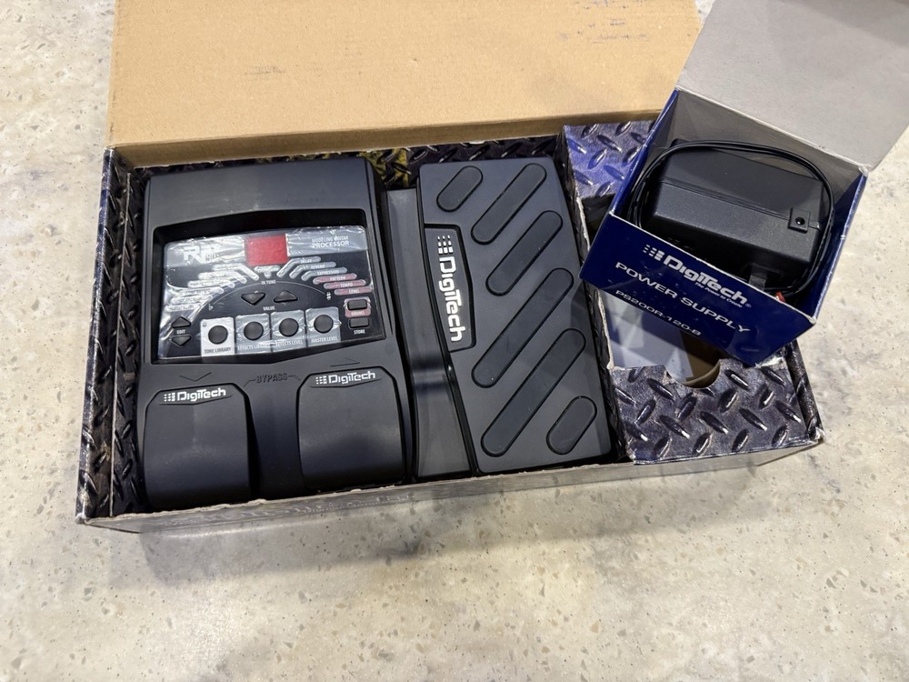 Digitech RP90V Modeling Guitar Processor Multi-Effect Guitar Pedal