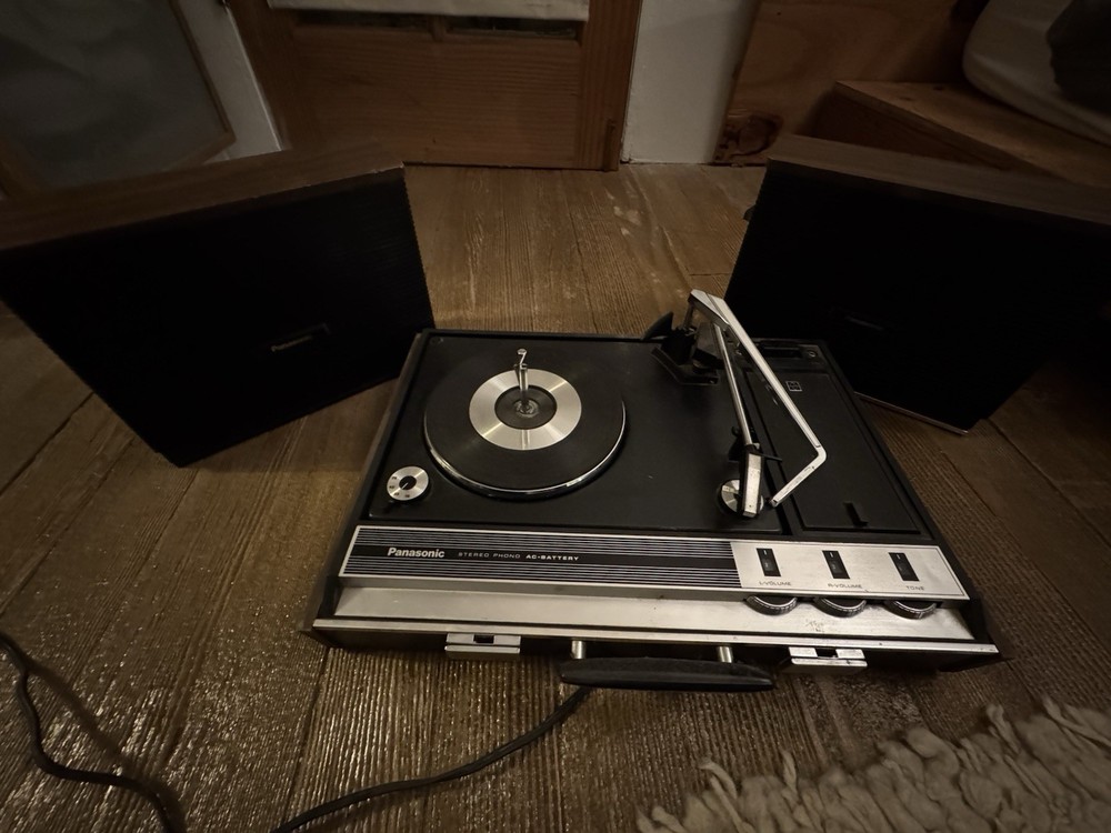 Panasonic SG-635 portable solid-state stereo phonograph