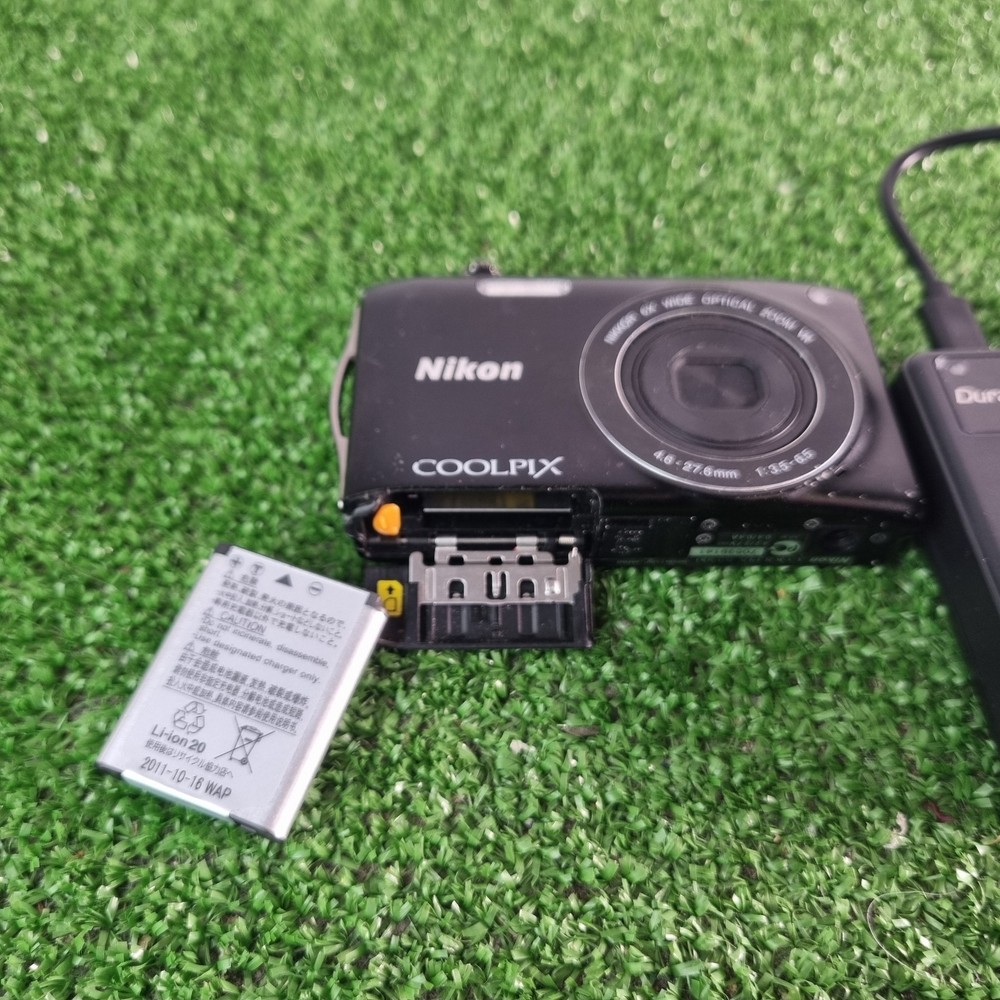 Nikon Coolpix S3300 - 16MP Camera BLACK