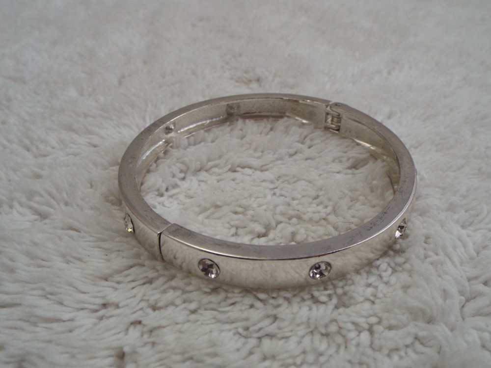 Silvertone Rhinestone Hinged Bracelet (F10)