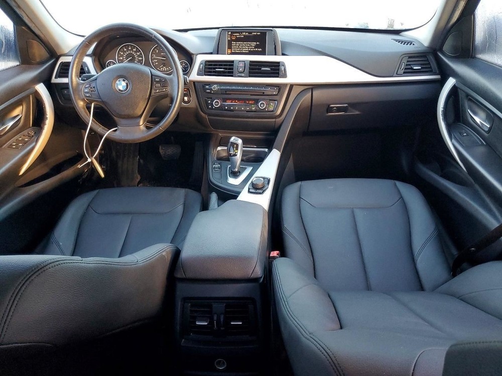 320I 2015 Glove Box 4982380