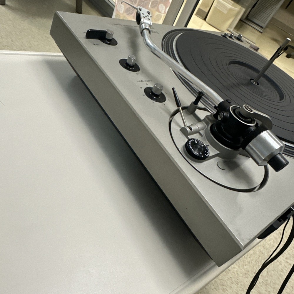 Vintage Technics SL-1650 Direct Drive Automatic Turntable Stacking Spindle READ