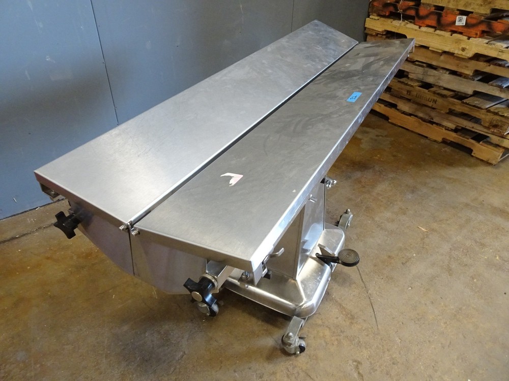 Shore-Line Mobile V-Top Adjustable Hydraulic Veterinary Surgery Table