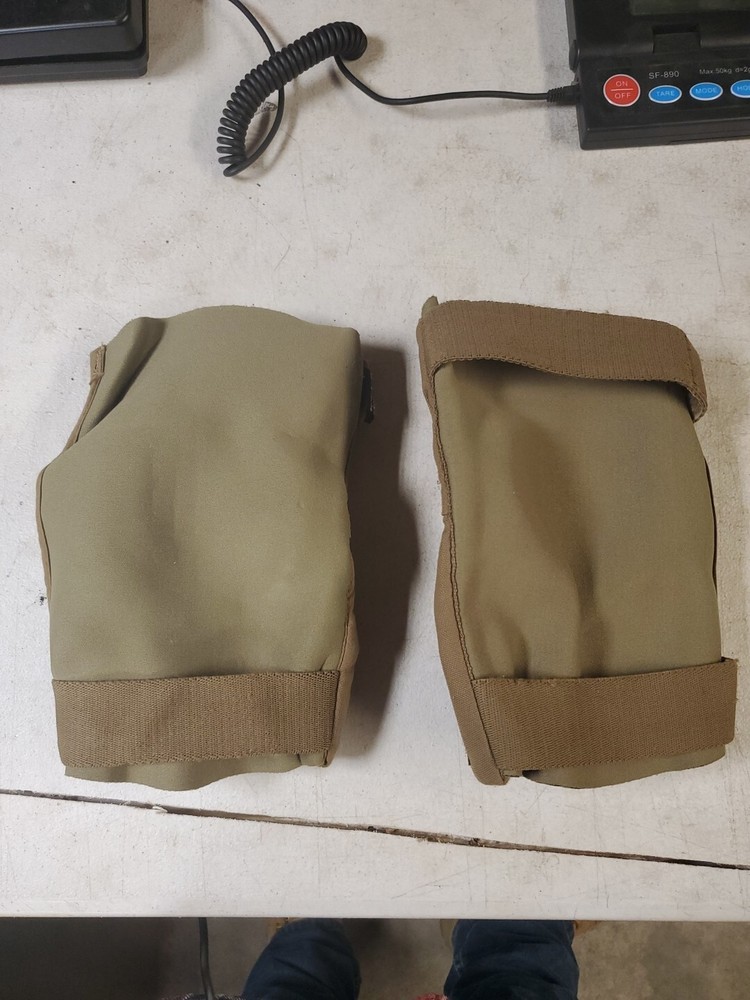 USMC Issue BPE Combat Elbow Pad Coyote Brown w/ Tan Shell Medium (D31)