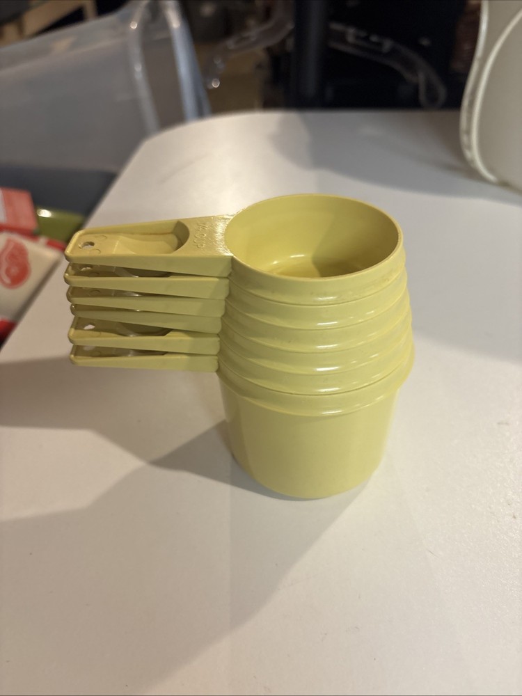 Vintage Tupperware 6 piece Nesting Measuring Cup Set Complete Yellow