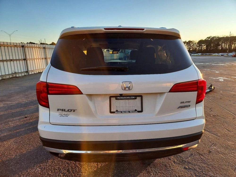 PILOT 2017 Glove Box 5021571