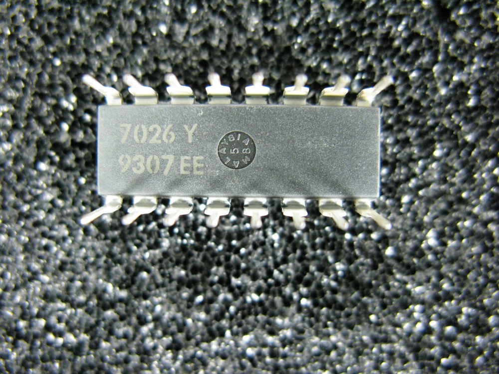 (1) AMD AM27LS00PC 256-BIT Low-Power Schottky Bipolar RAM