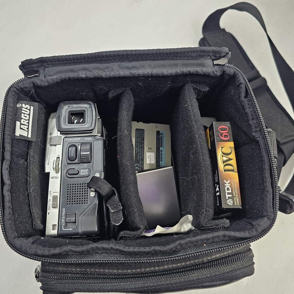 JVC Cr-dVM90 Hand Held Recorder Bundle