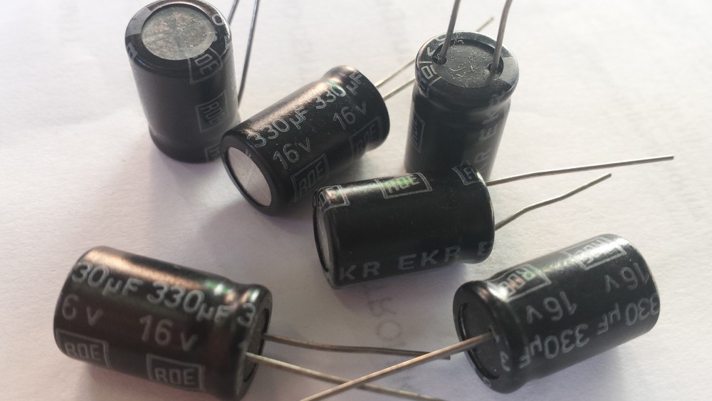 20x CONDENSER 330 MICROFARAD 16V RADIAL 3172D