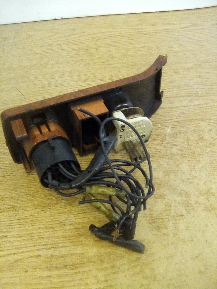 Volvo VNL 3980808 Switch Panel