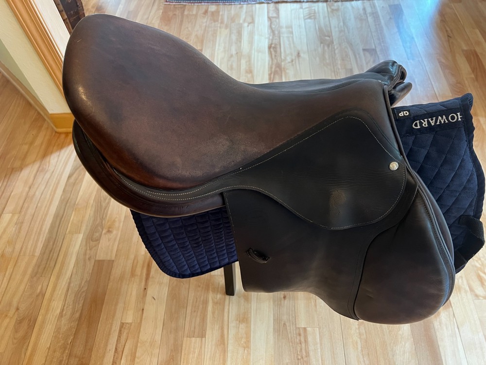 Devoucoux Biarritz 18” Jump Saddle – Long Flap, Acajou – Excellent Condition