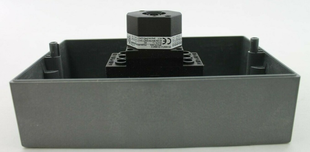 Salzer H233-41300-710N4 Disconnect Switch