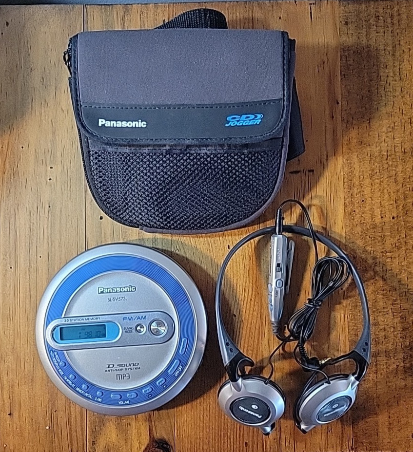 Panasonic SLSV573 Portable CD Player FM/AM Tuner & Jogger Case Bundle - READ