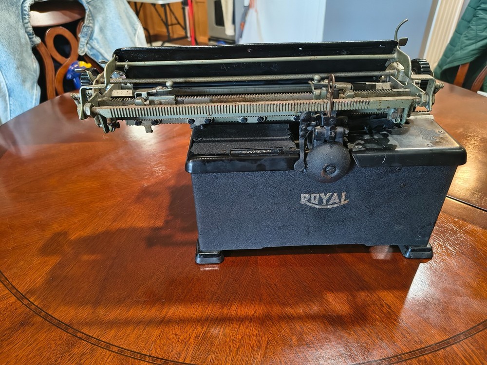 Rare 1930 Royal Model 10 – Dual Glass Windows – Fully Functional Desktop Legend