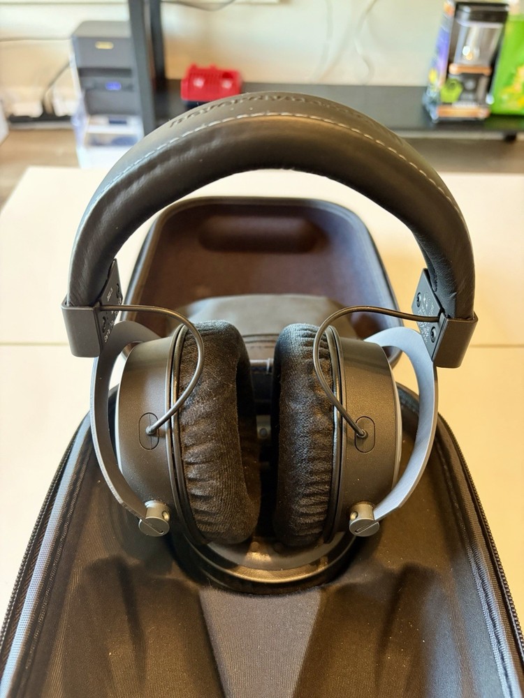 Beyerdynamic DT 1990 Pro ( Open-Back Professional Reference Studio Headphones )