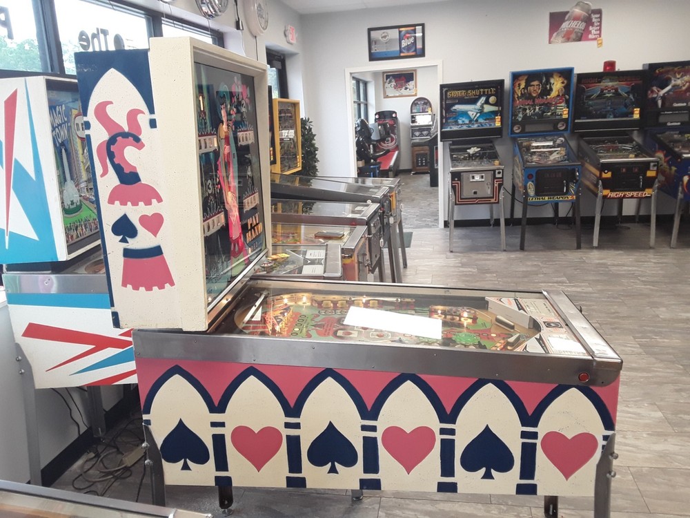 Pat Hand Pinball Machine by Williams