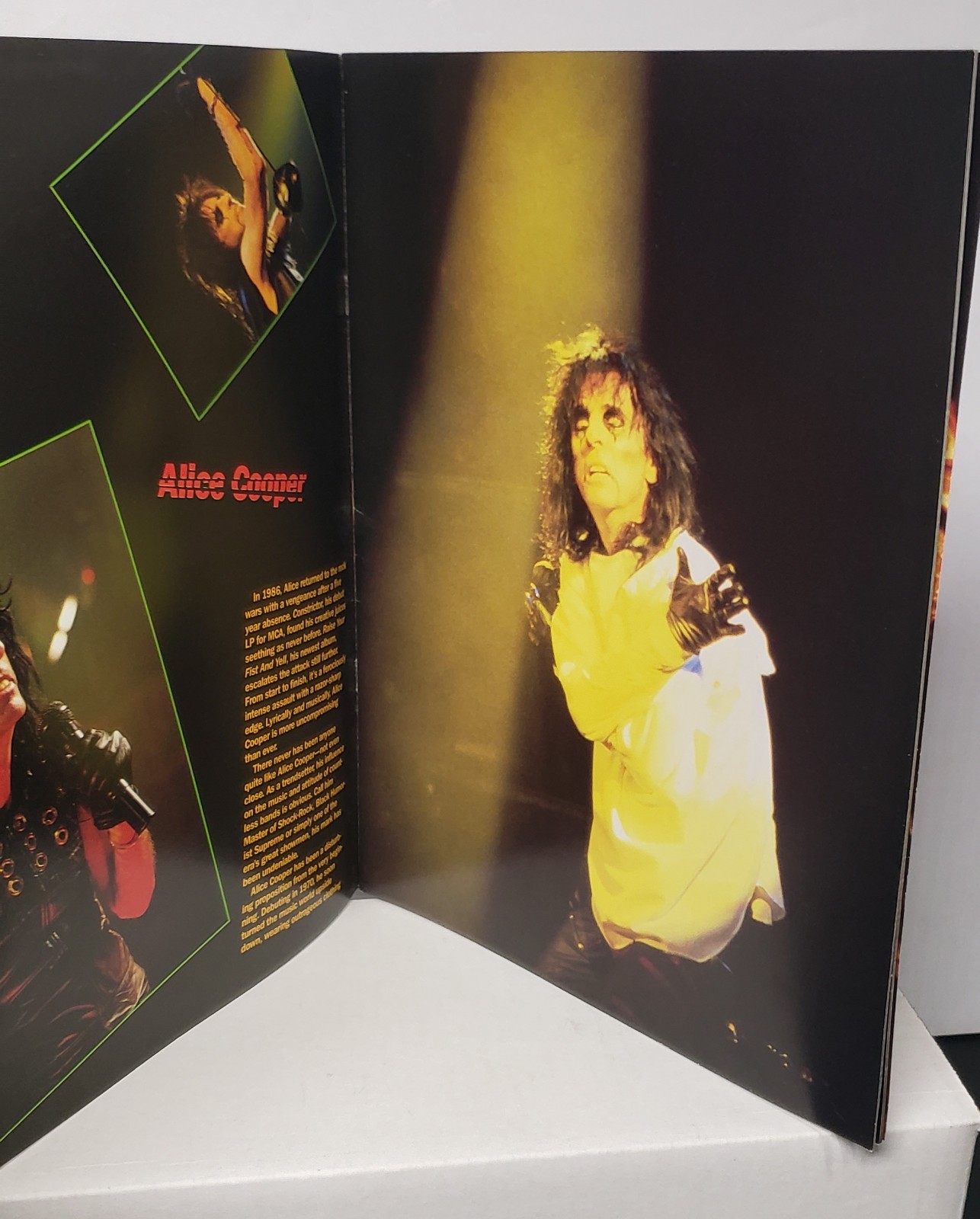 Alice Cooper Vintage 1987 Raise Your Fist and Yell Concert Tour Program Nice!