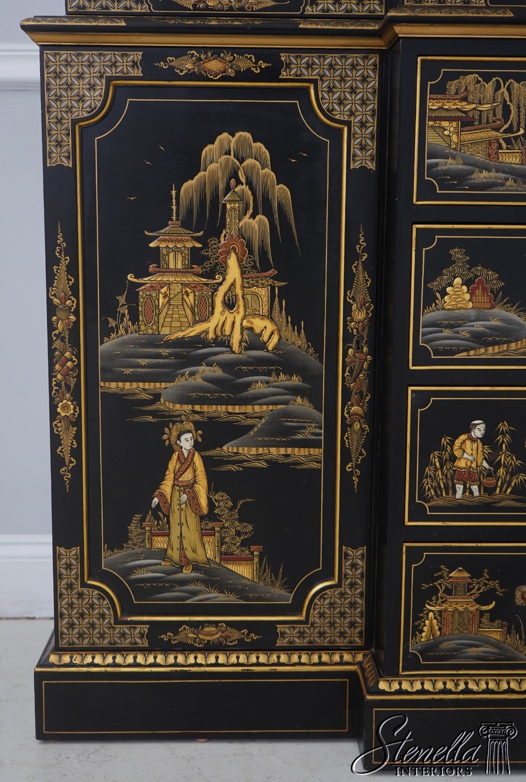 L71522: S. HILLIE English Made Chinoiserie Breakfront Bookcase