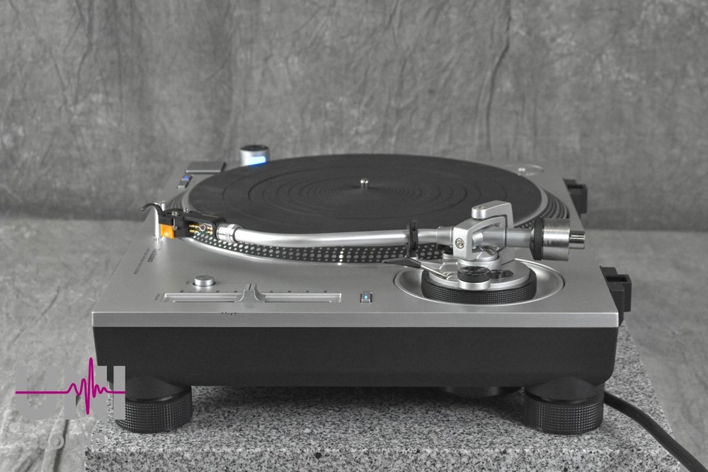 Technics SL-1200GR Direct Drive Turntable in Excellent Condition.