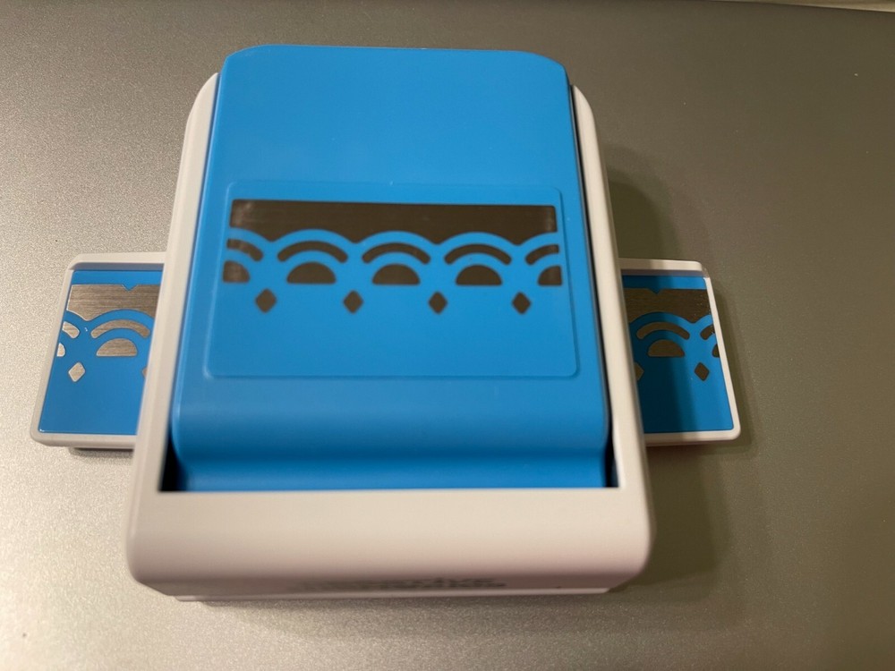 CREATIVE MEMORIES ~ DIAMOND ARCHES ~ Decorative Border Punch ~ Scrapbooking!