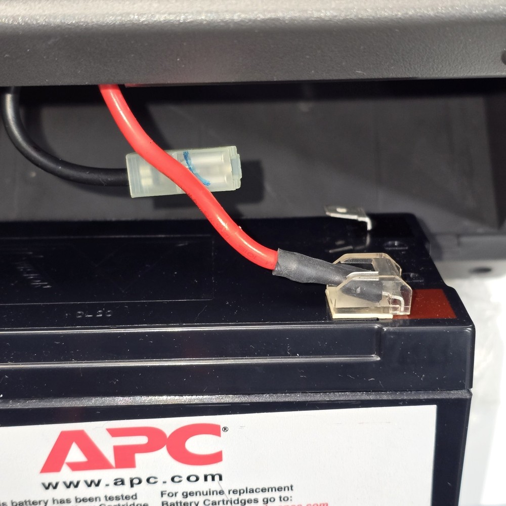 APC Back-UPS ES: 120V BE500U, With Battery *READ*