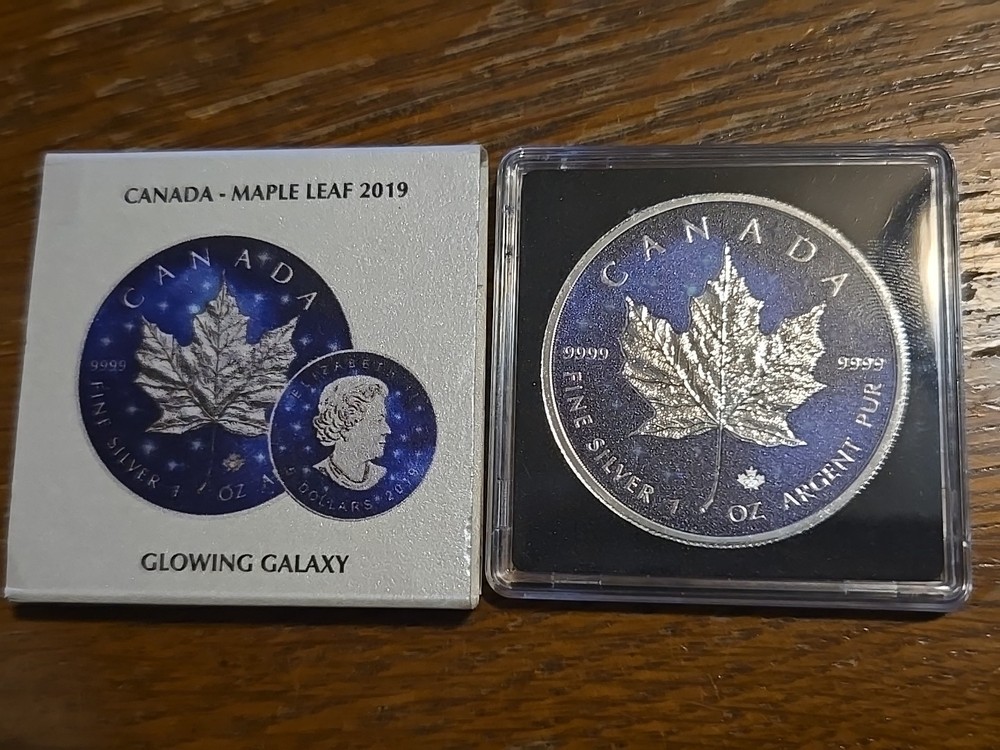 2019 COLORIZED GLOWING DARK 1 oz .9999 FINE SILVER MAPLE LEAF LIMITED NICE