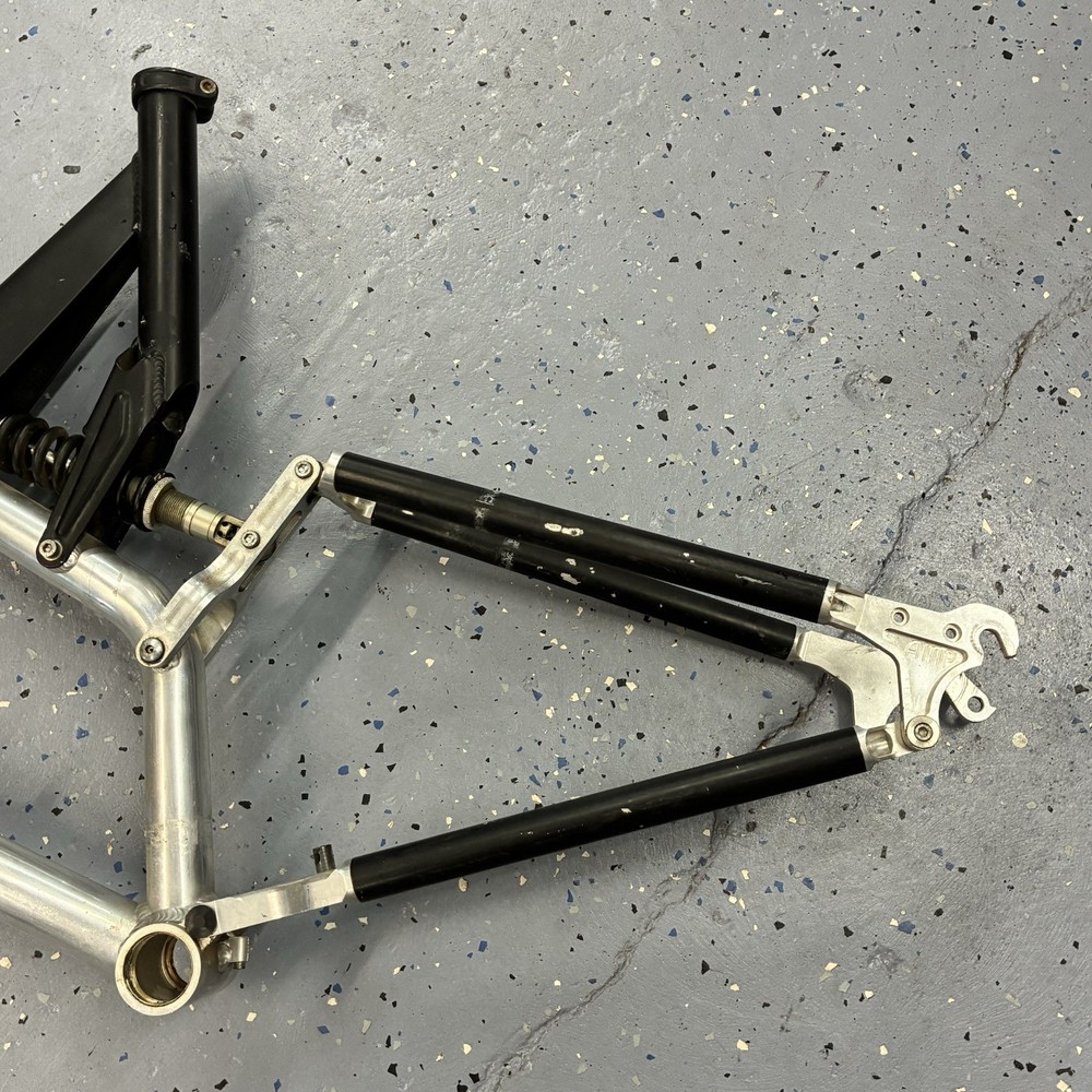 AMP Research B5 Full Suspension Large Frame