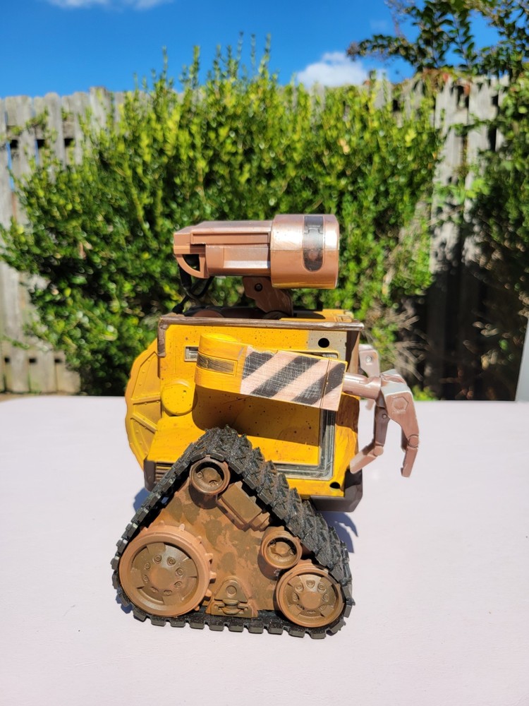 Disney Store Exclusive Wall-E Remote Control Toy Robot 1st Ed UNTESTED NO REMOTE