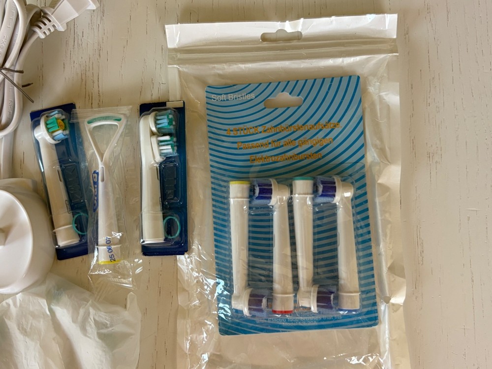 oral-b 9000 Accessories - Does not include toothbrush