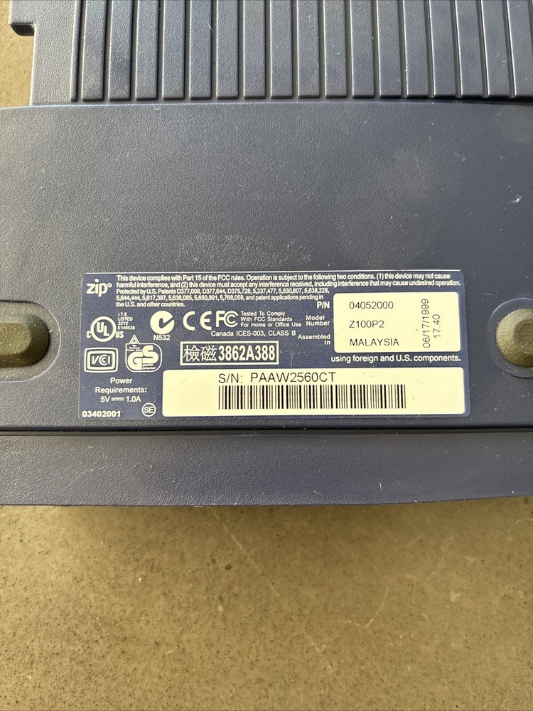 Iomega Zip 100 Parallel External Drive - Z100P2 - Macintosh - No Adapter / Cable