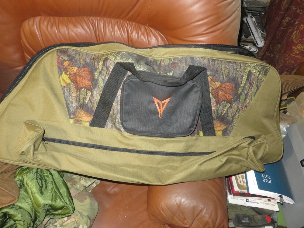 .30 60 Outdoors 41" Parallel Limb Bow Case Very Good Condition