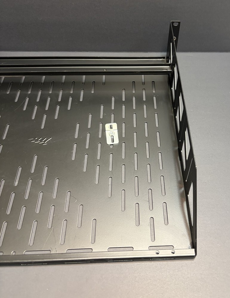 Middle Atlantic U2V Vented Universal Rackshelf