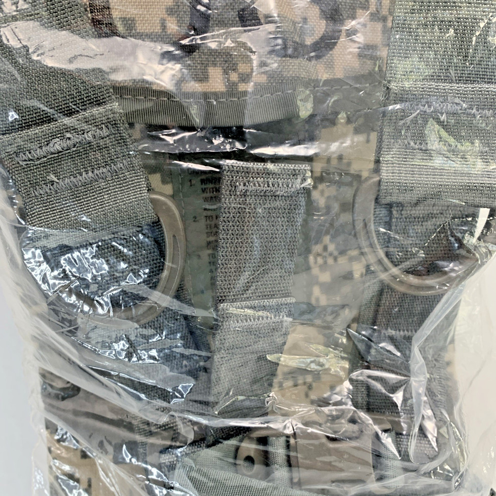 Molle II Hydration System Carrier for 3L CamelBak Bladder ~ USGI Digital Camo
