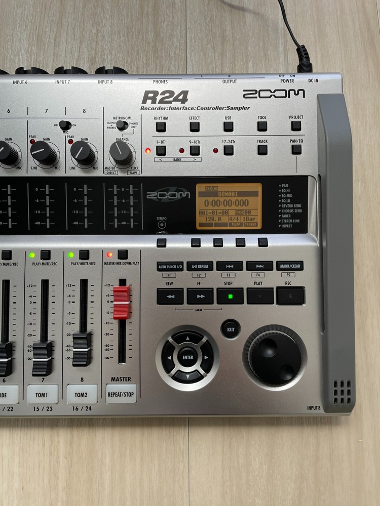 Zoom R24 24-Track Multi Track Recorder Audio Interface with Original Box