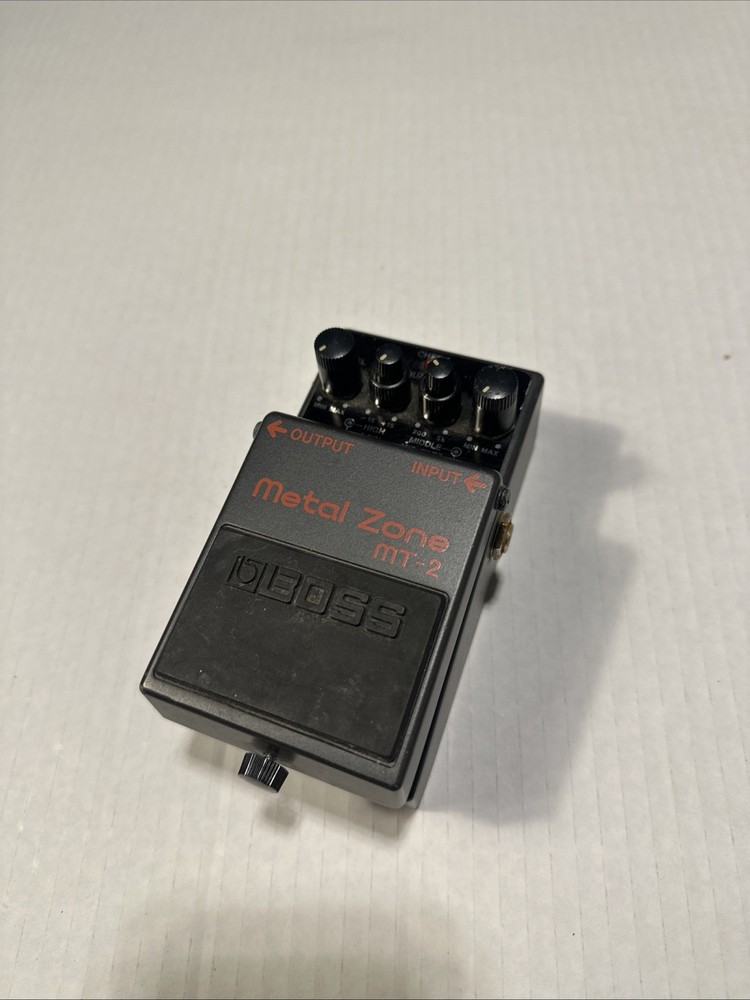 BOSS MT-2Metal Zone  Guitar Effects Pedal