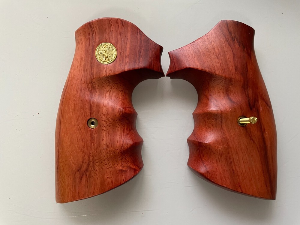New Smooth Wood Decorative Grips For Colt Python grip, Checker;Closed back