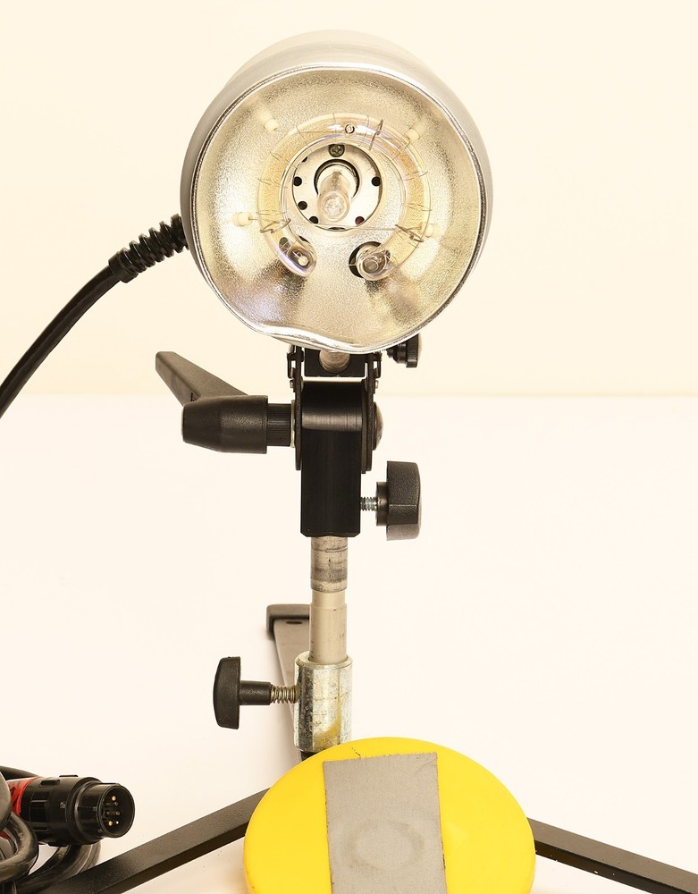 DYNALIGHT 2040 2000 Watt Strobe Head, 16 ' Cord. TESTED!! WORKING!!