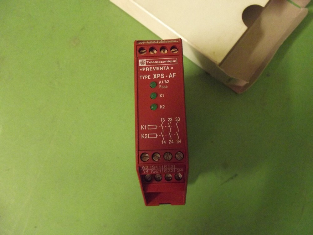 Scheider Electric Preventa - Safety Relay XPSAF5130 Module for emergency stop