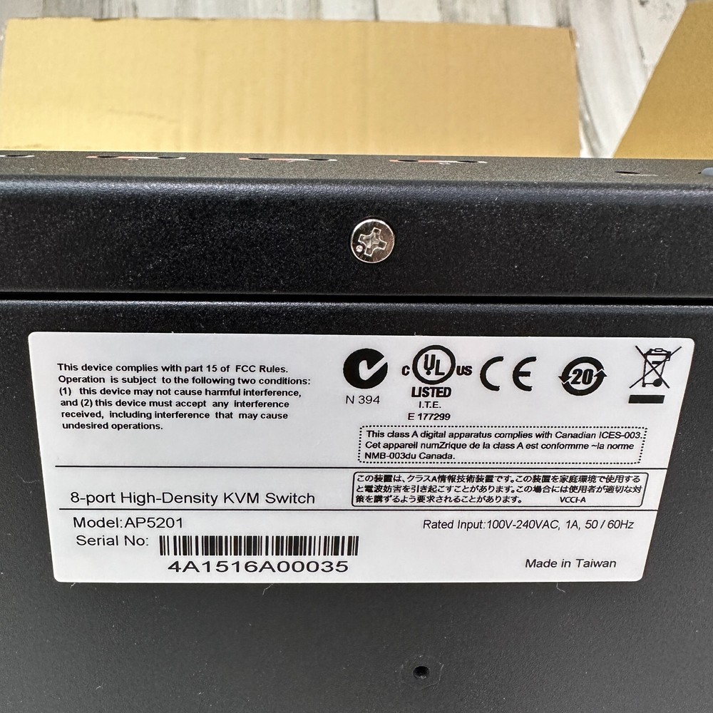 APC (AP5201) 8-Ports External KVM switch PS/2 stackable