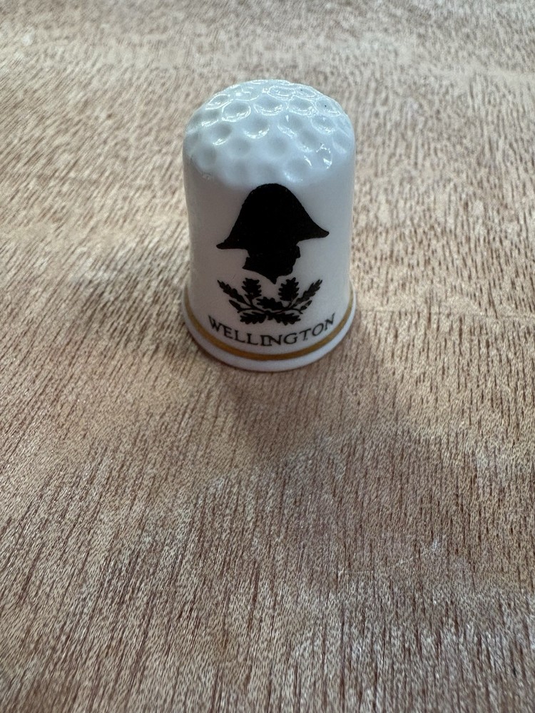 Wellington Silhouette China Thimble