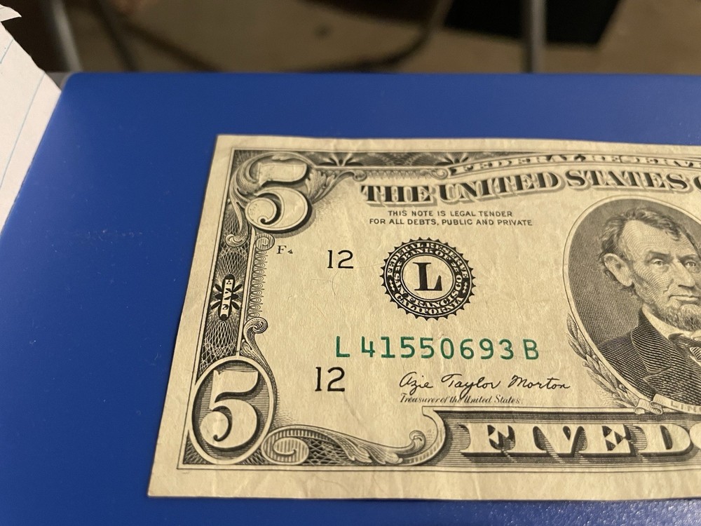 1977A $5 Dollar Bill Misaligned Error ((XF)) ((CIRCULATED))