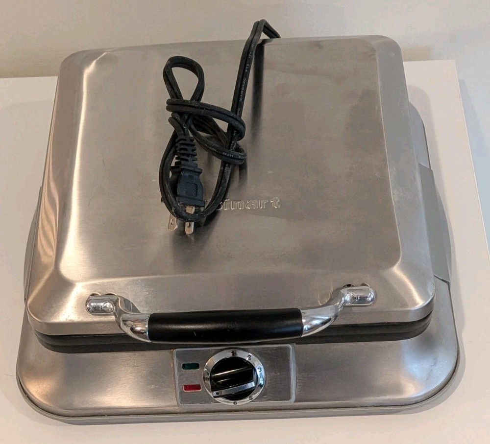 Cuisinart 4-Slice Square Belgian Waffle Maker WAF-4B Cleaned Tested Working
