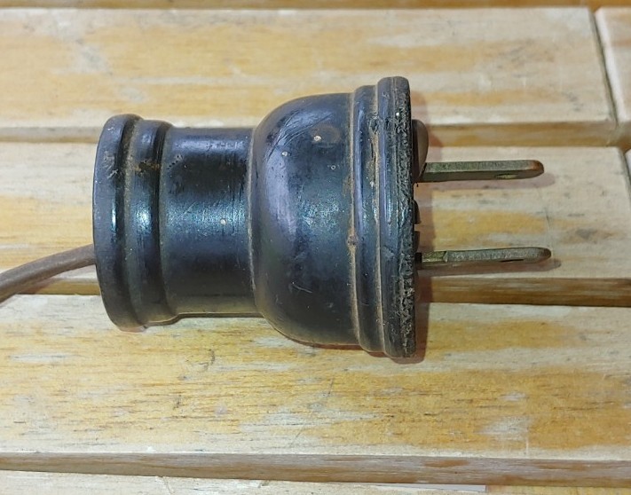 Original 1940's ROUND 2-PRONG AC PLUG
