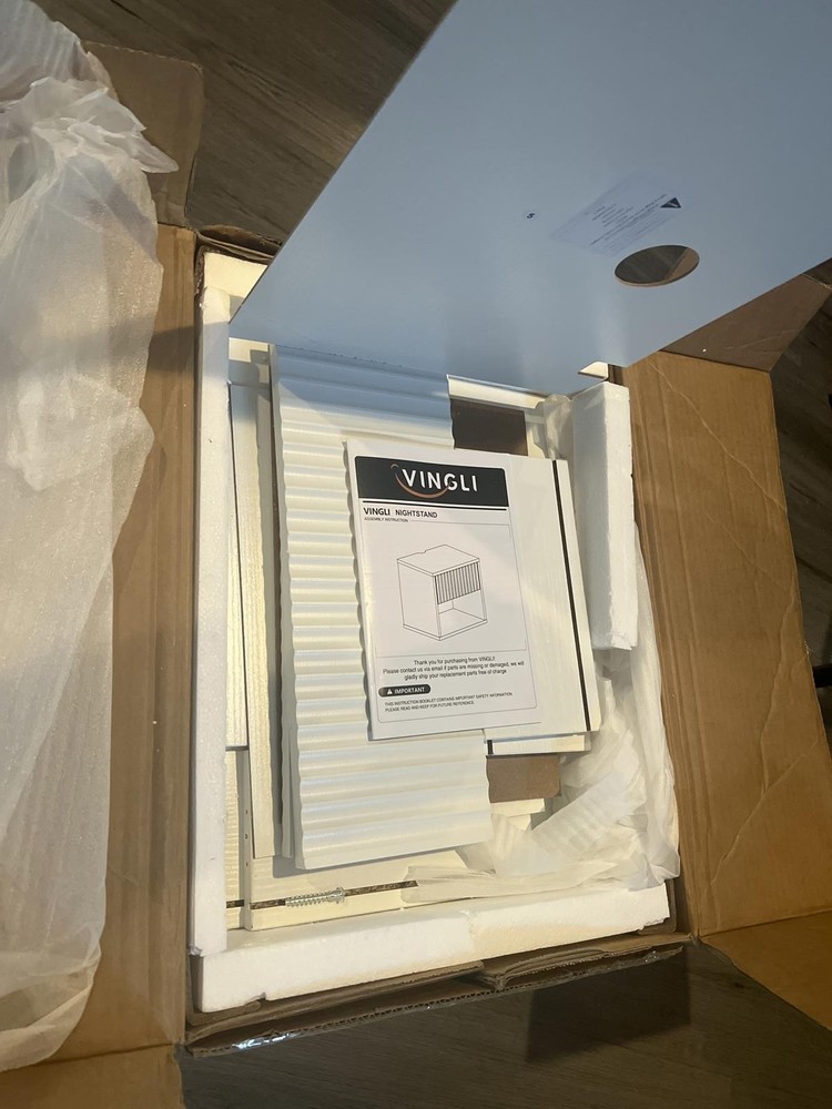 VINGLI Modern Chic Fluted Wall Mounted Nightstand - White