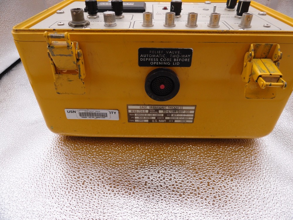 NDT instruments inc. Nova 200MA Thickness gage MXU-714/E